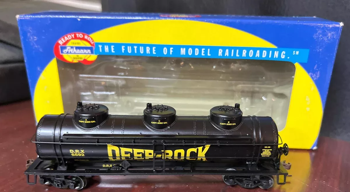 Athearn 7354 DEEP ROCK REFINING Triple Dome Tank Car Mainline #6592 HO Scale Like New