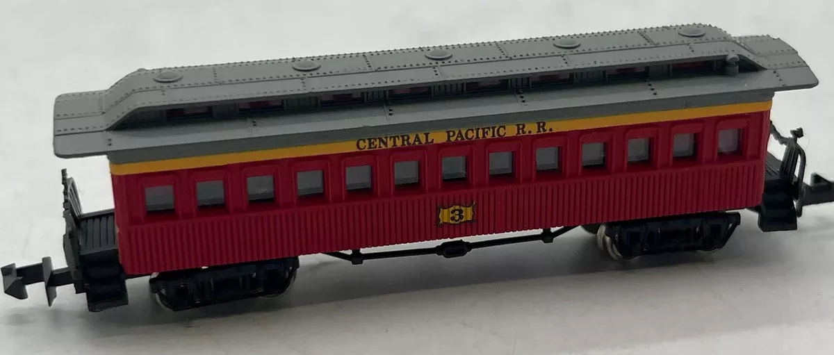 Bachmann 5573 Old Timers central pacific 1860s coach car N SCALE Used Excellent Damaged Box
