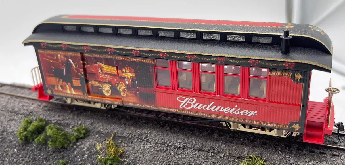 Bachmann BKOB3 Hawthorne Village/ Bradford Exchange Budweiser Passenger Car Clydesdale & cart HO/ On30 ScaleUsed Excellent No Box