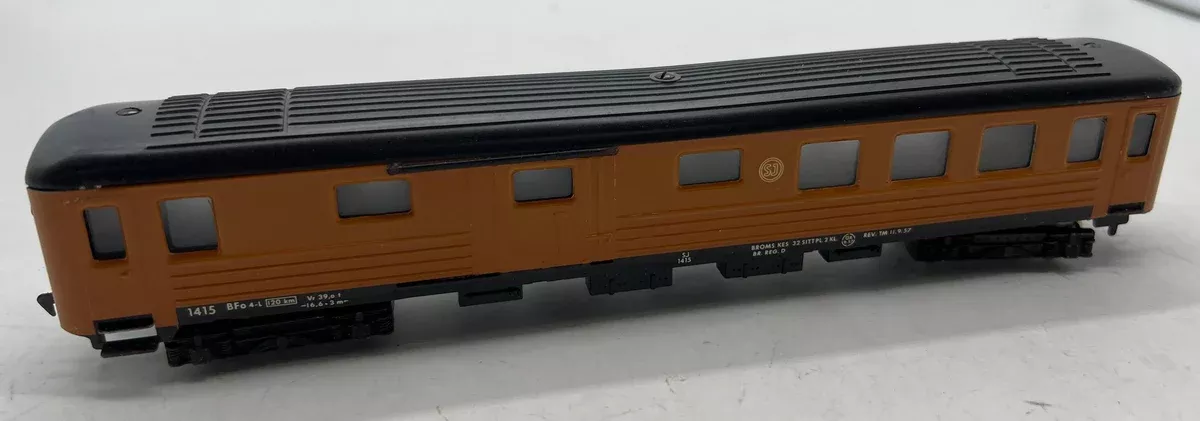 Fleischmann 1415J Statens Jrnvgar Swedish State Railways SJ Passenger Coach Car HO SCALE Used Excellent Damaged Box
