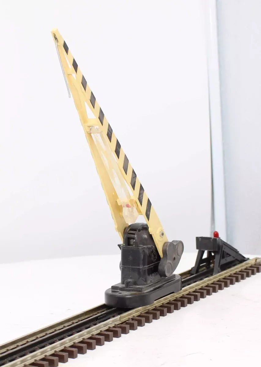 Lionel 252-67 Automatic Crossing Gate Scale O SCALE Used Damaged Box