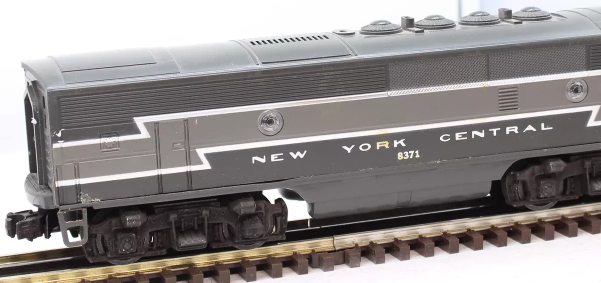 Lionel 6-8371 NEW YORK CENTRAL F-3 Non-powered B-Unit O Scale Used Damaged Box