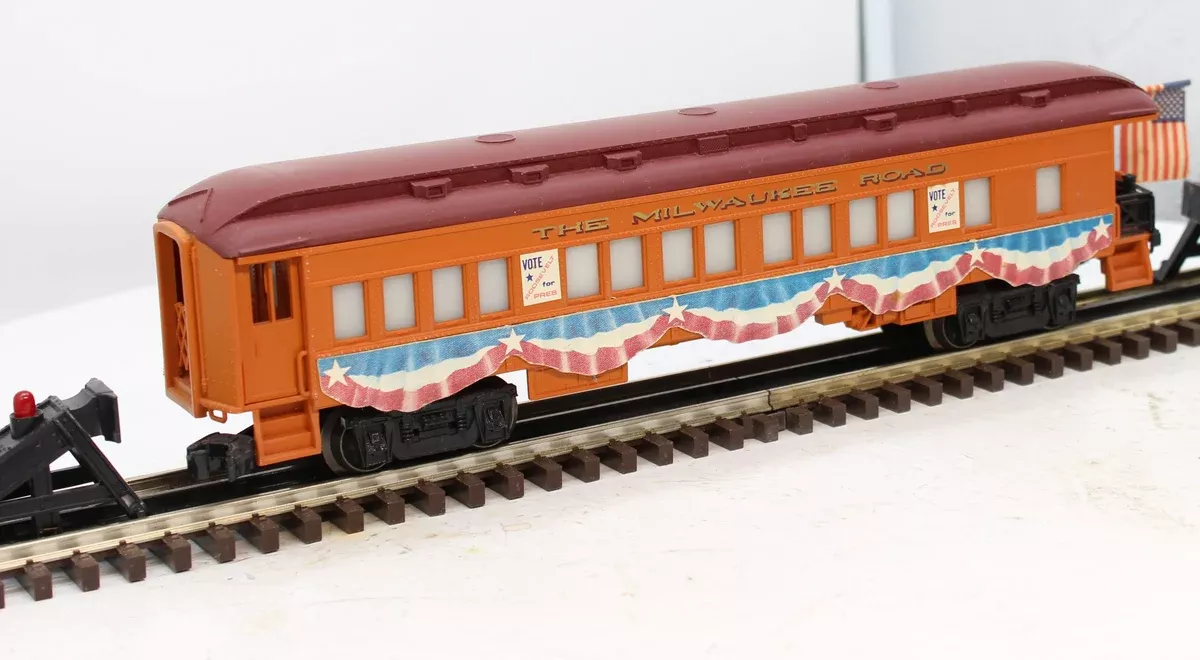 Lionel 6-9527 CHICAGO MILWAUKEE ST PAUL & PACIFIC FDR Campaign Observation Car O Scale Used Damaged Box